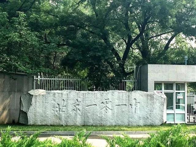 北京市101中學(xué)-英語(yǔ)四六級(jí)考試電腦桌-升降屏風(fēng)電腦桌-語(yǔ)音教室標(biāo)準(zhǔn)化卡座